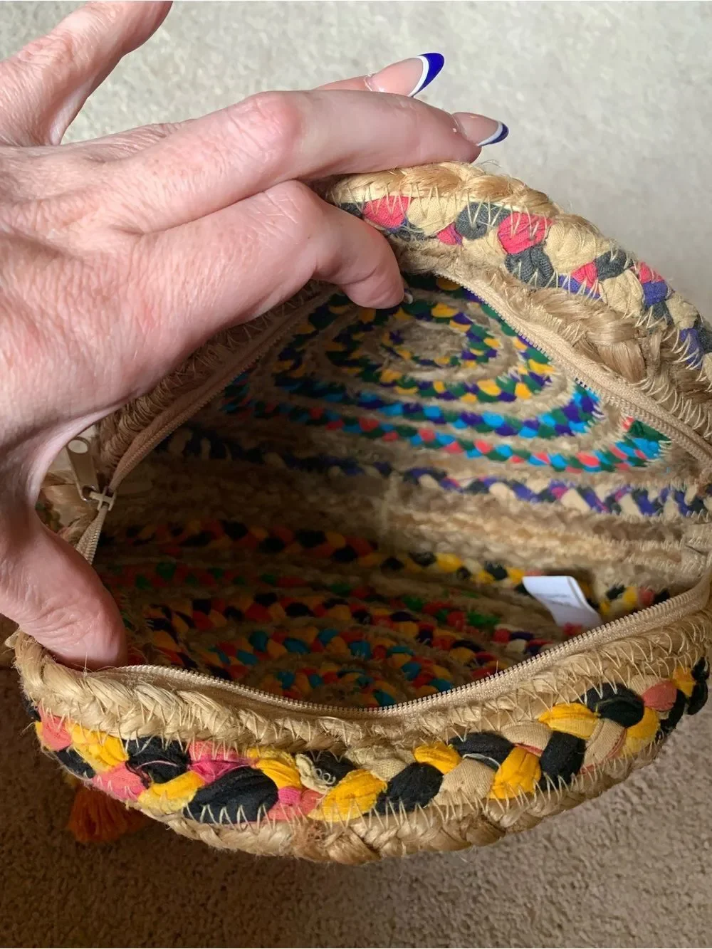 N/A handwoven round